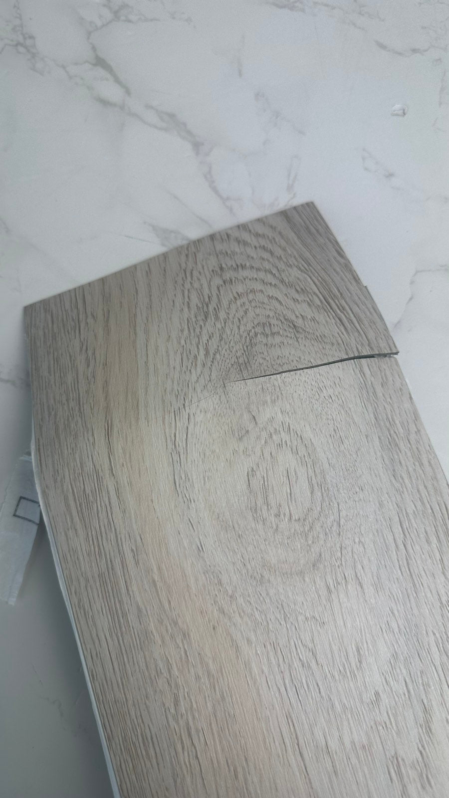 A369 Prekė pažeista. Viniliniu grindų juostos