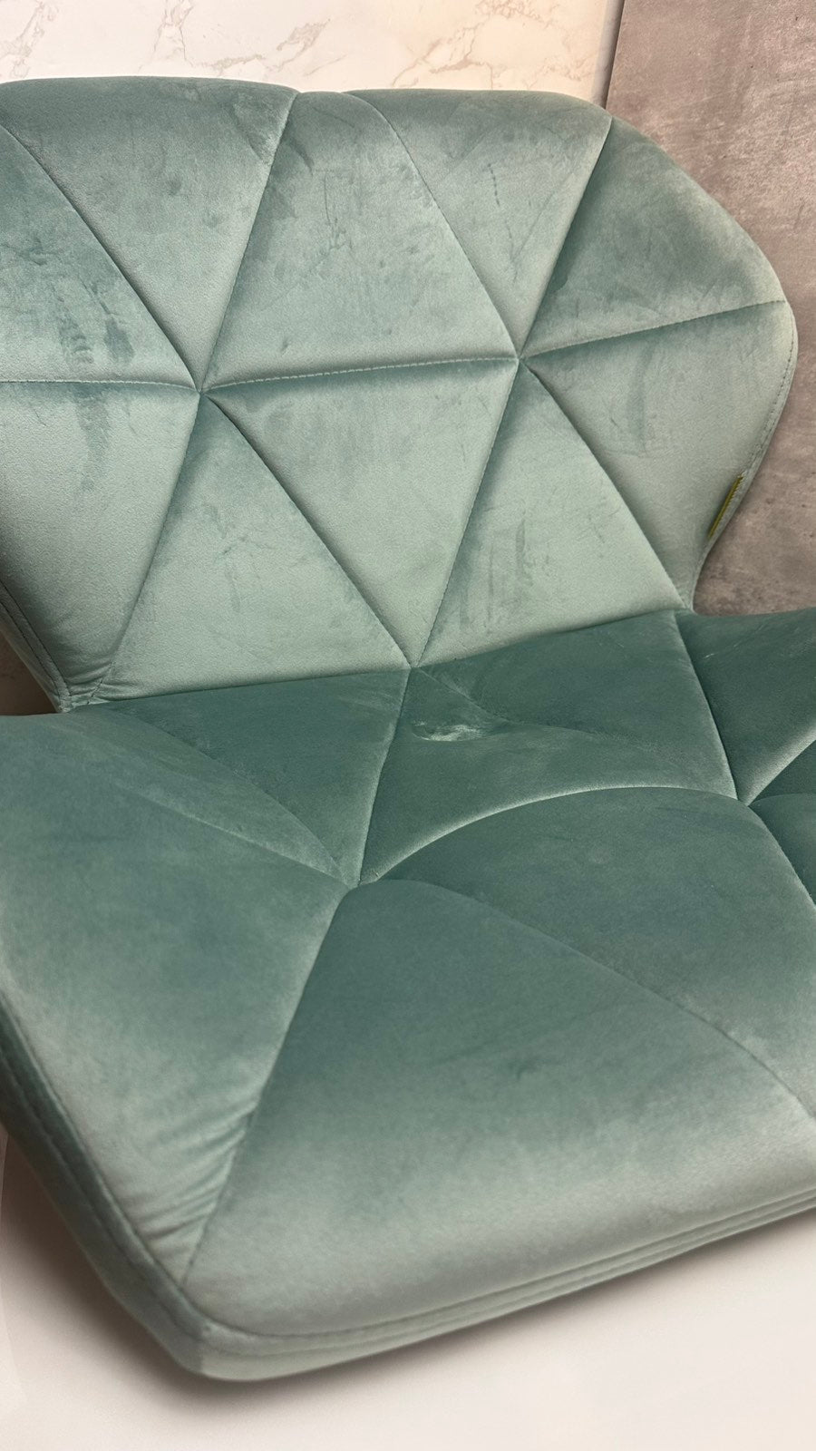 A125 Pažeista prekė  Moderni „Eris“ kompiuterio kėdė