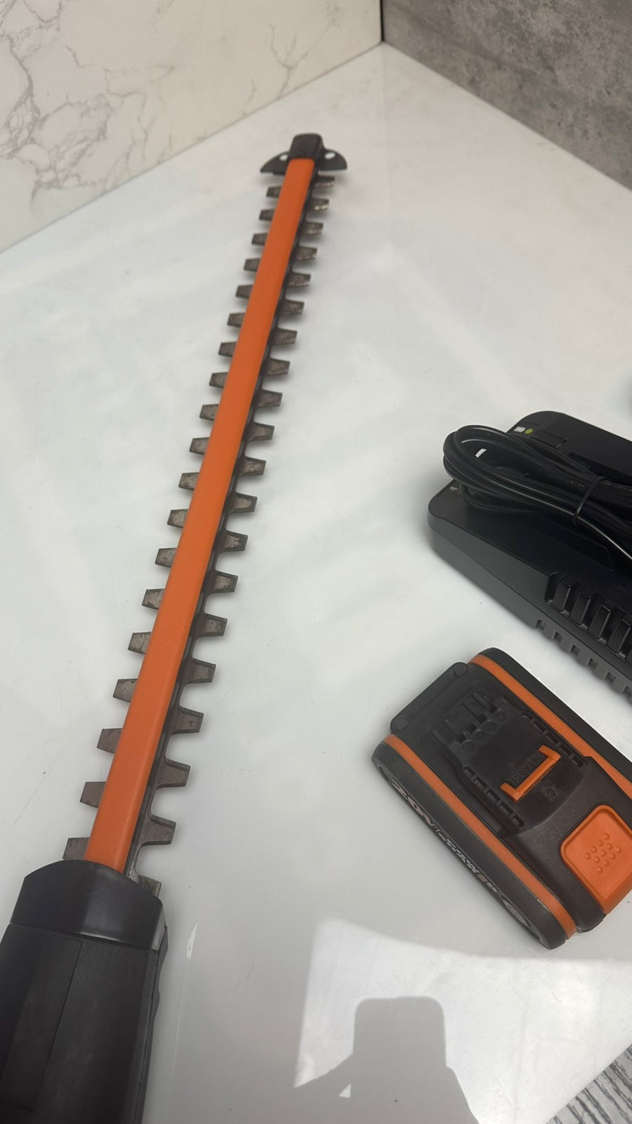 A149 Naudota prekė. 20V belaidis teleskopinis gyvatvorių trimeris