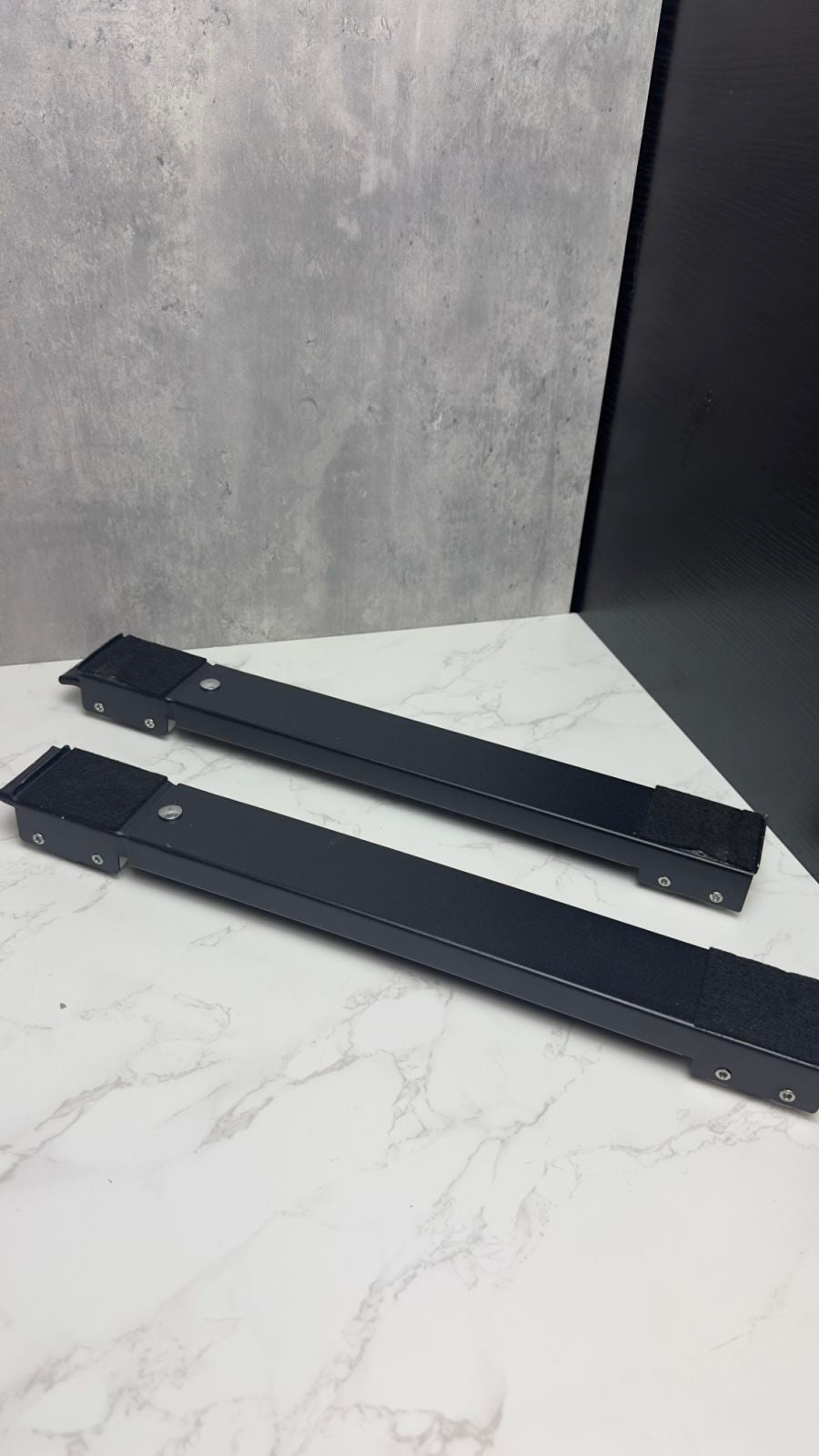 A77 Devėtas Juodas buitinės technikos stovas su ratukais