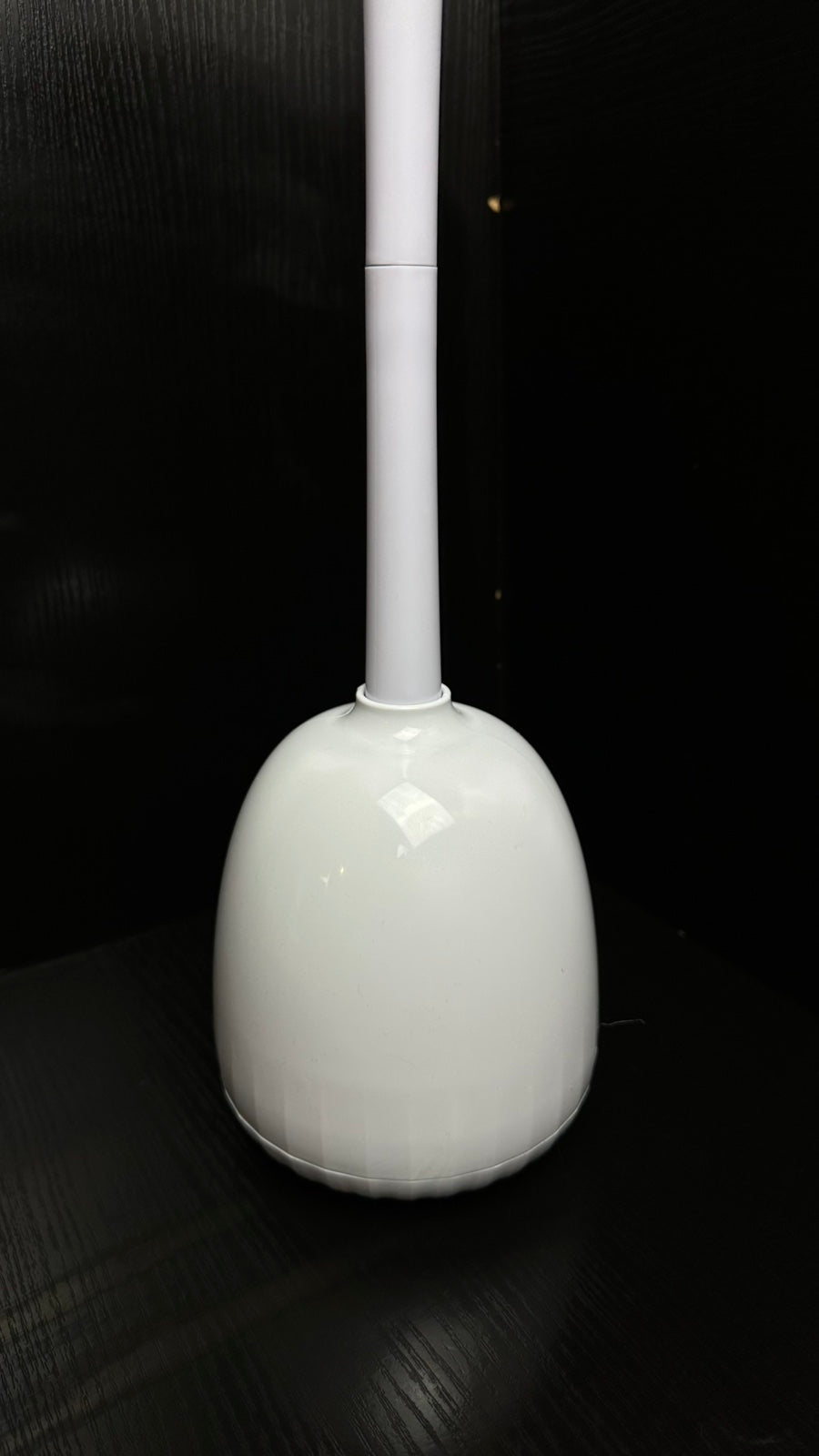 A201 Baltas užsidarantis tualeto šepetys