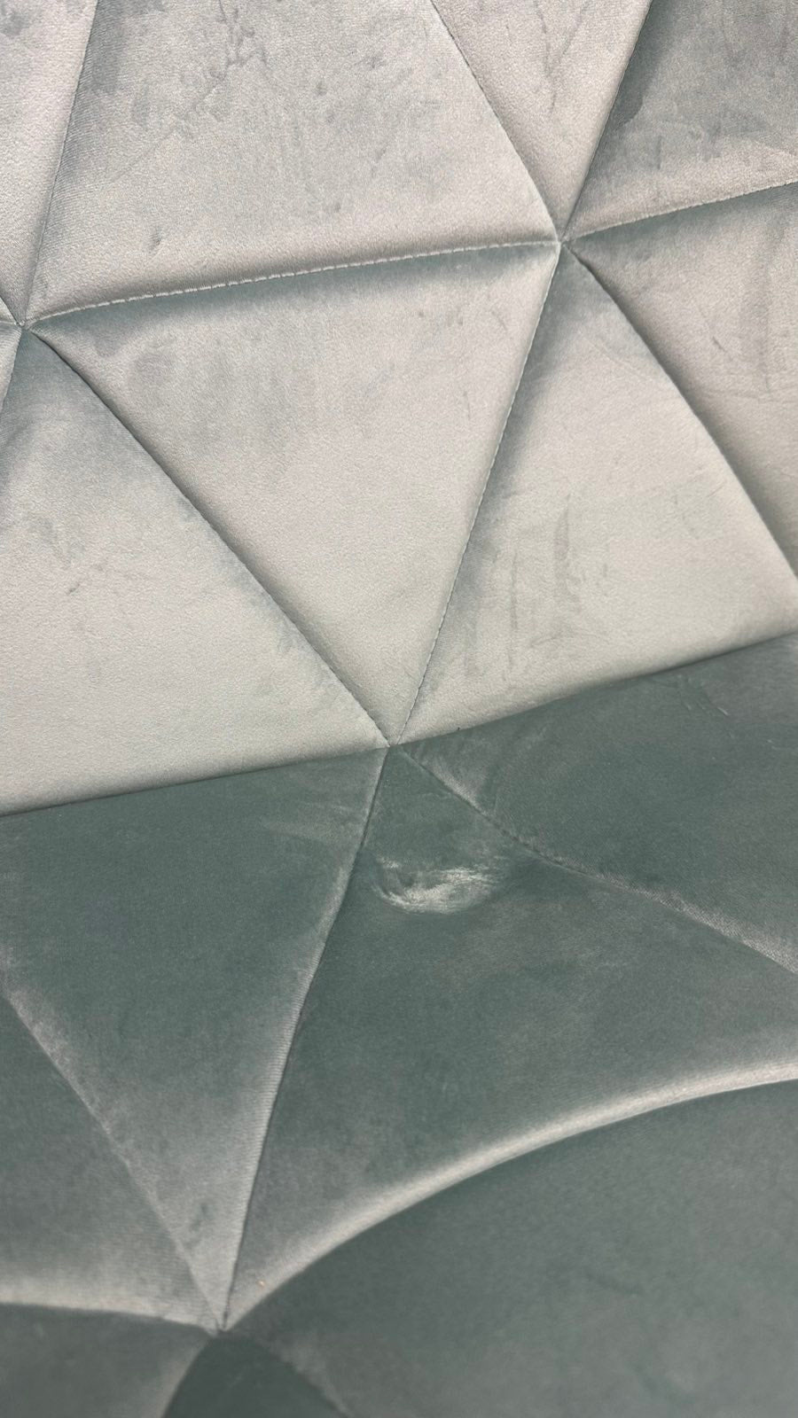 A125 Pažeista prekė  Moderni „Eris“ kompiuterio kėdė