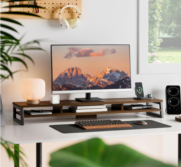 A146 Fenge Premium medinis–metalinis monitoriaus stovas su dviem lentynomis