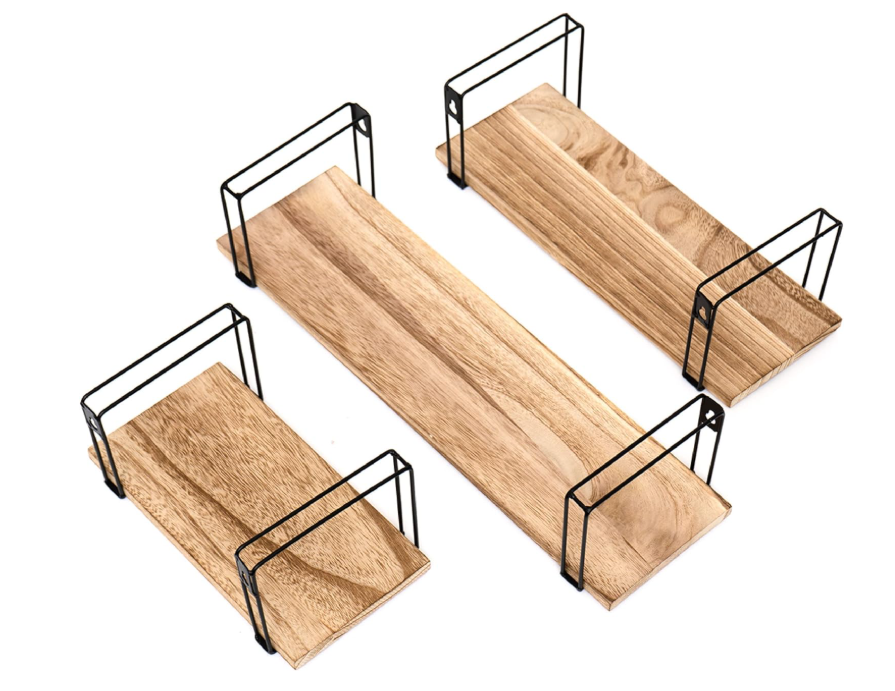 A16  Medinės sieninės lentynos su metaliniais laikikliais