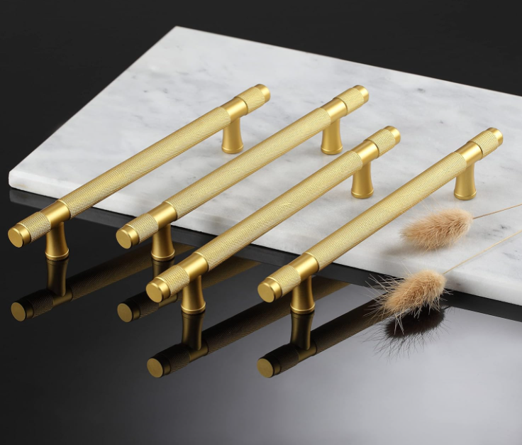 A182  Auksinė rankenėlė (128mm tvirtinimo atstumas)