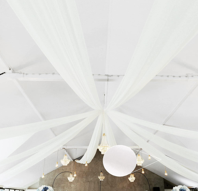 A268 Pažeista prekė. Vestuvių Dekoracija – Elegantiškos Neaustinės Užuolaidos