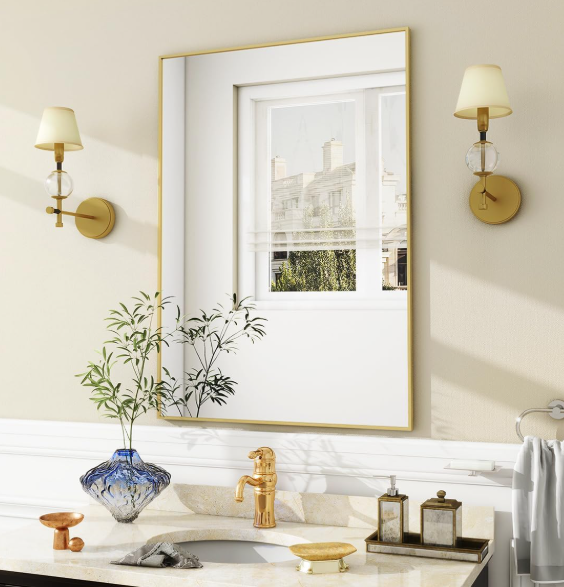A290 Stačiakampis sieninis veidrodis auksiniu rėmu