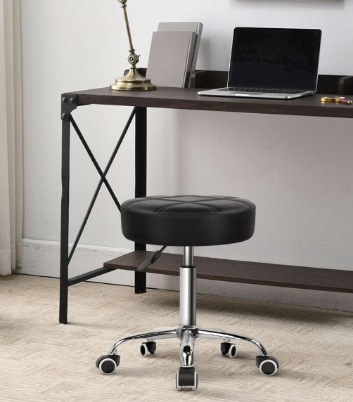 A371 Juoda reguliuojama odinė kėdė su ratukais