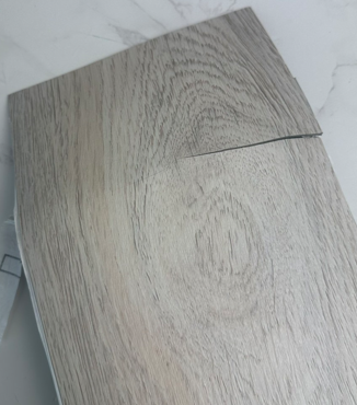 A369 Prekė pažeista. Viniliniu grindų juostos