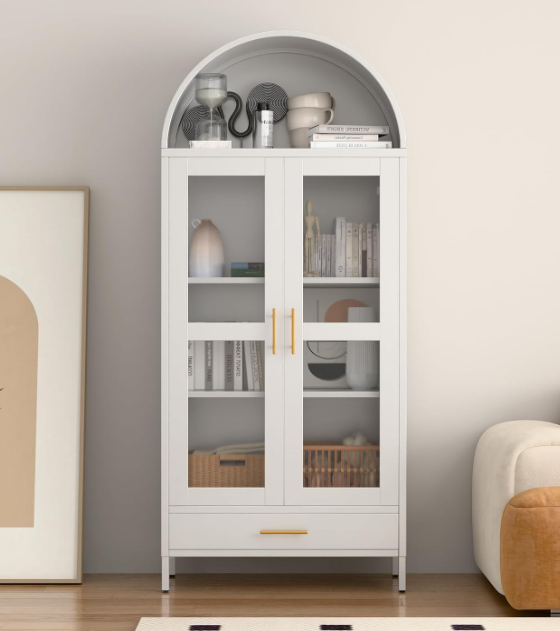 A383 Elegantiška stiklinė vitrina – tvirta, universali ir stilinga