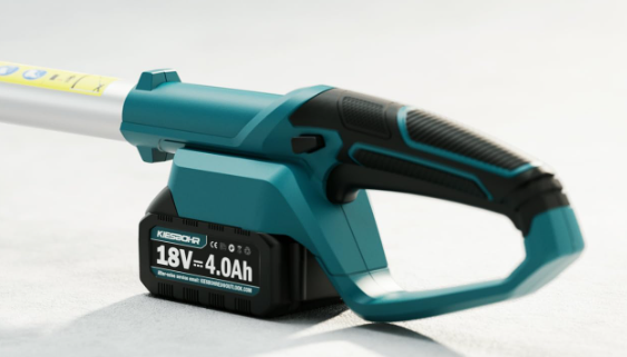 A432 Akumuliatorinės teleskopinės gyvatvorių žirklės