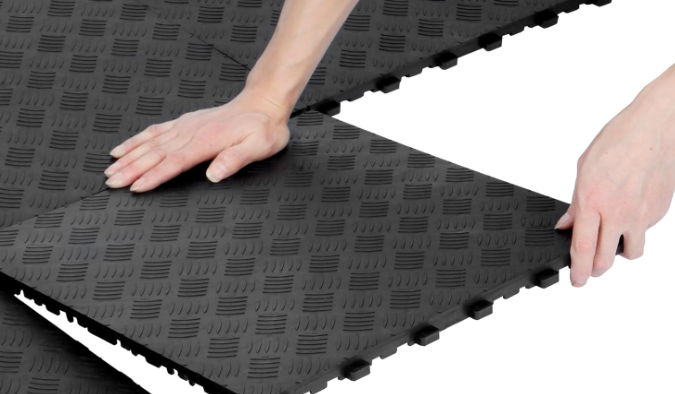 A561 Juodos garažo grindų PVC plytelės (20 vnt.)