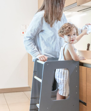 A893 Montessori mokymosi bokštelis vaikams, reguliuojamo aukščio, pušies medis, pilkas