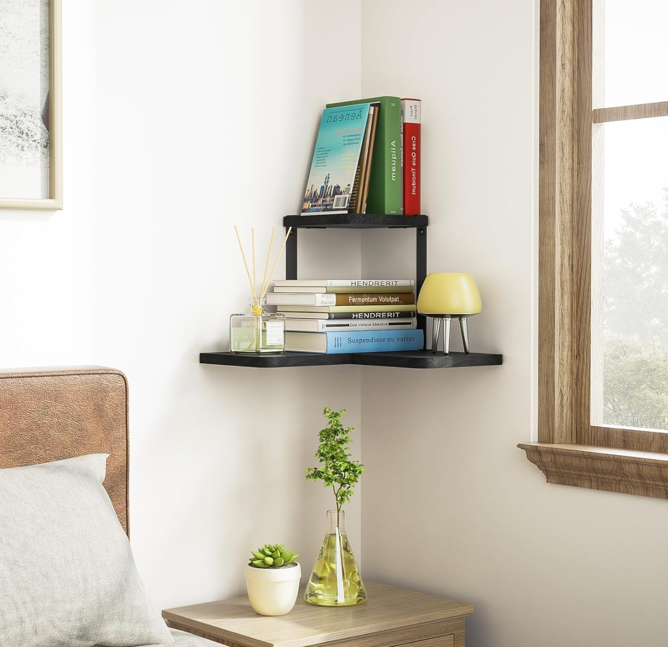 Pažeista prekė Juoda lentynėlė prie sienos