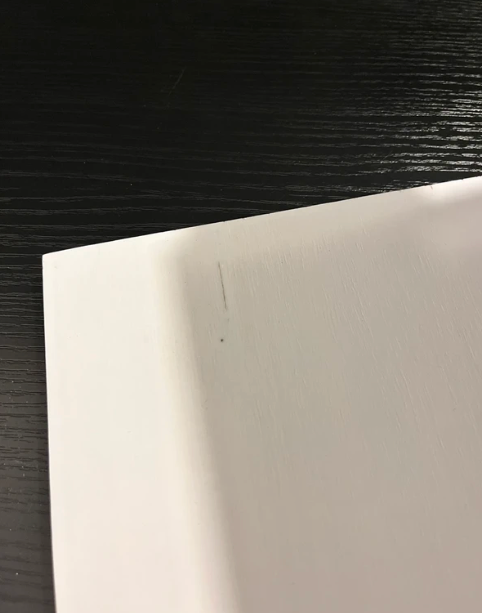 Pažeista prekė Balta lentynėlė prie sienos